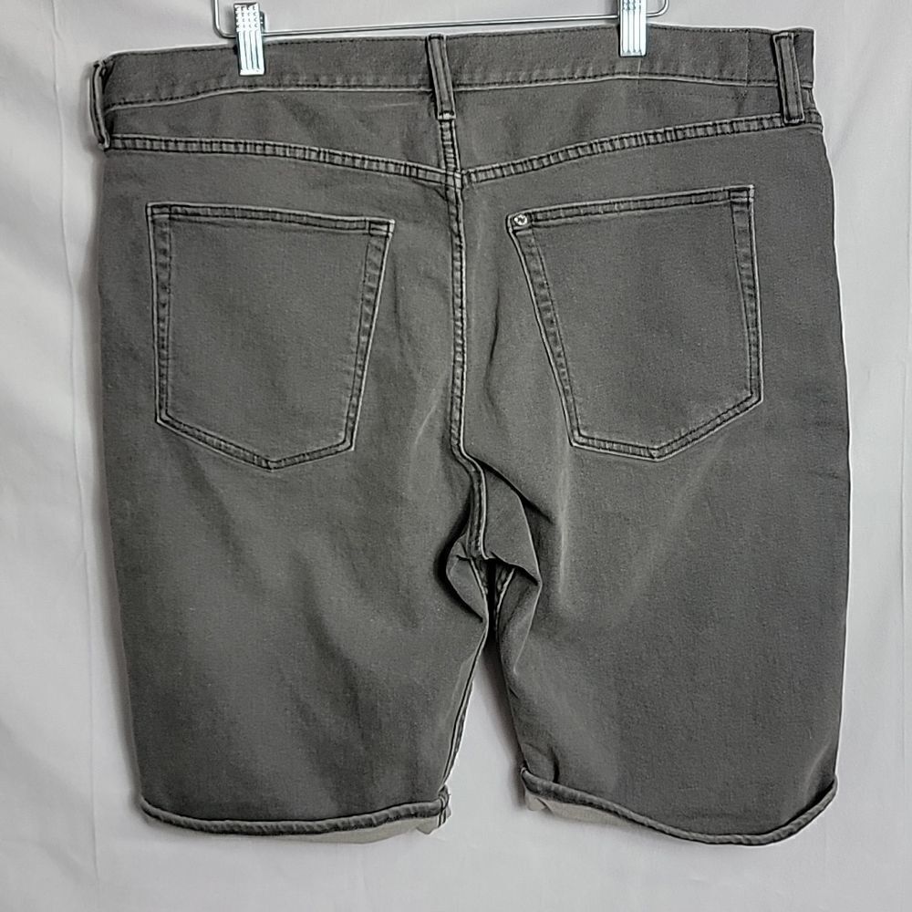 H&M.. denim slim fit shorts.. - Picture 7 of 12